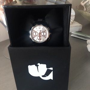 Women Watch Karl Lagerfeld
